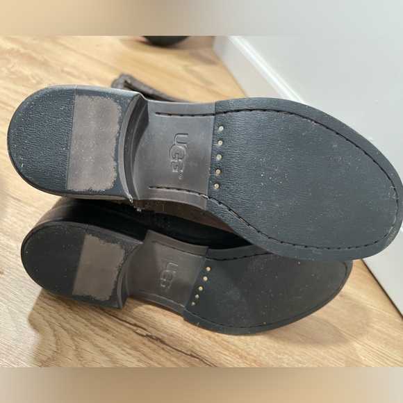 Ugg Distressed Leather Roding Boots - Picture 2 of 5